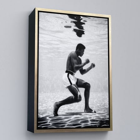 Beyaz Çerçeveli Su Altında Antreman Yapan Boksor Muhammet Ali Duvar Tablosu