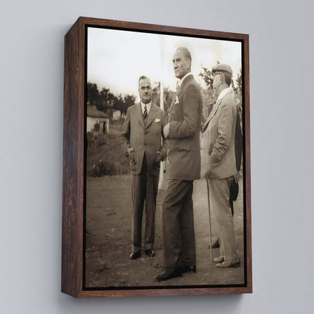 Altın Çerçeveli Atatürk, Celal Bayar, ve Kılıç Ali ile Muhafız Alayında Denetlemelerde Bulunurken Tablo