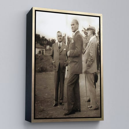 Kahverengi Çerçeveli Atatürk, Celal Bayar, ve Kılıç Ali ile Muhafız Alayında Denetlemelerde Bulunurken Tablo