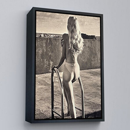 Siyah Çerçeveli Helmut Newton'un Görülecek Bir Sergi Tablosu