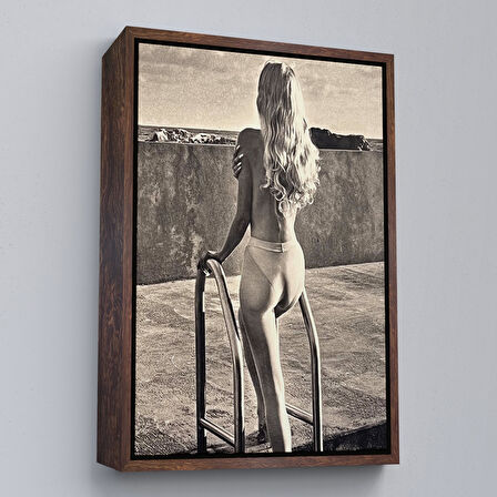 Siyah Çerçeveli Helmut Newton'un Görülecek Bir Sergi Tablosu