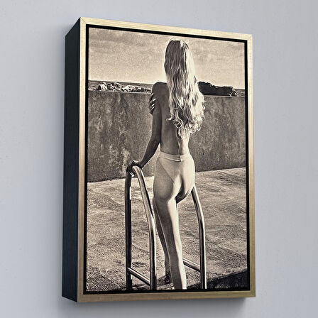 Siyah Çerçeveli Helmut Newton'un Görülecek Bir Sergi Tablosu