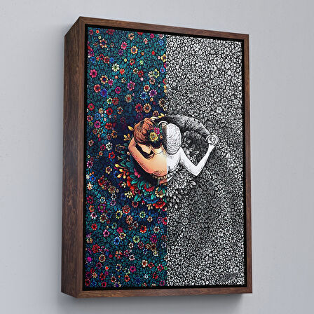 Kahverengi Çerçeveli Çiçekler İçindeki Sevgililer Tablosu