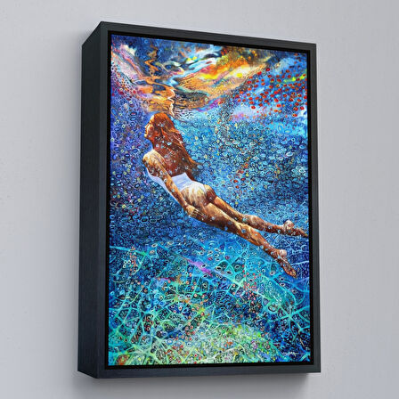 Siyah Çerçeveli Su Altında Yüzen Kız Duvar Tablosu