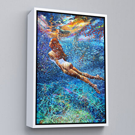 Siyah Çerçeveli Su Altında Yüzen Kız Duvar Tablosu