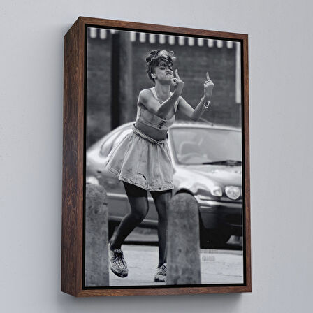 Kahverengi Çerçeveli Rihanna Orta Parmak İşareti Tablosu, Fuck You