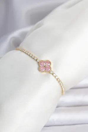 Pirinç Gold Renk Pembe Zirkon Taşlı Yonca Model Su Yolu Kadın Bileklik 5886