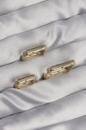 Pirinç Gold Renk Renkli Zirkon Taşlı Kare Model Küpe Seti 5886