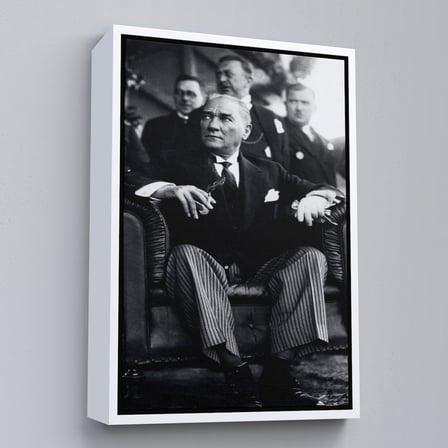 Siyah Çerçeveli Atatürk Portre Tablosu Mustafa Kemal Atatürk Dikdörtgen Dekoratif Kanvas Tablo