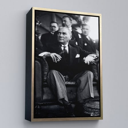 Siyah Çerçeveli Atatürk Portre Tablosu Mustafa Kemal Atatürk Dikdörtgen Dekoratif Kanvas Tablo