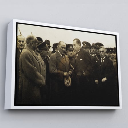Siyah Çerçeveli Atatürk'ün Anadolu'yu Ziyareti Mustafa Kemal Atatürk Dikdörtgen Dekoratif Kanvas Tablo