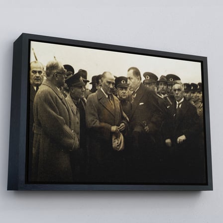 Altın Çerçeveli Atatürk'ün Anadolu'yu Ziyareti Mustafa Kemal Atatürk Dikdörtgen Dekoratif Kanvas Tablo