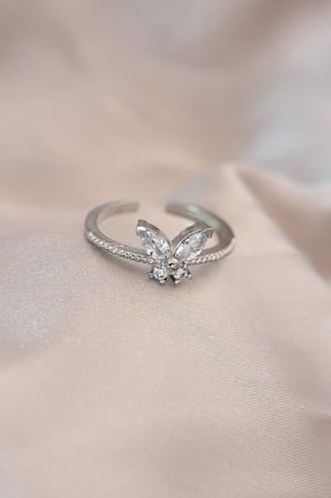 Ayarlamalı Gümüş Renk Metal Zirkon Taş ve Kristal Taşlı Kelebek Model Yüzük 5886