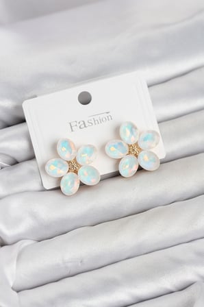 Beyaz Renk Kristal Taşlı Çiçek Model Kadın Küpe 5886