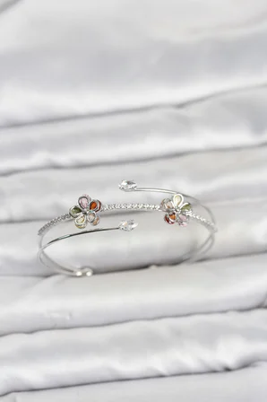 Gümüş Renk Pirinç Zirkon Taşlı Çiçek Model Kadın Bileklik 5886