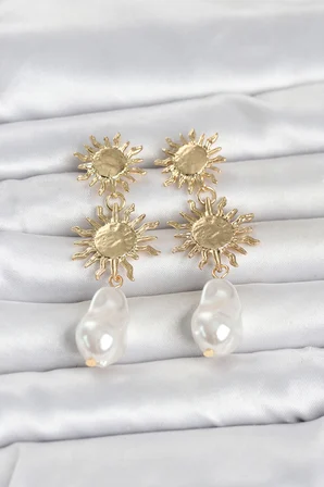 Gold Renk Pirinç Güneş Model Detaylı Kadın Küpe 5886