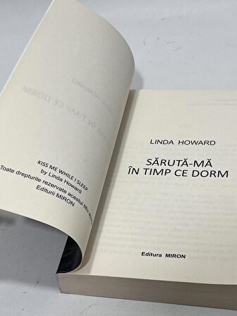 Saruta-Ma in Timp Ce Dorm - Linda Howard Kitap (Romence)