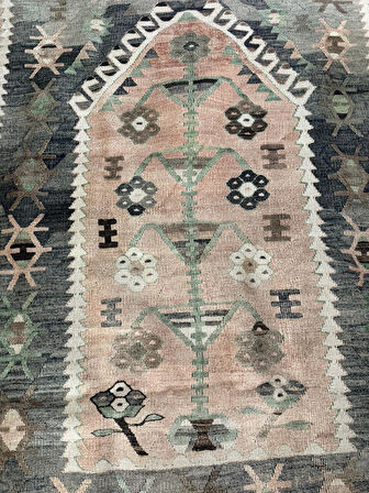 Püsküllü Kilim Desenli Halı 150x230 cm