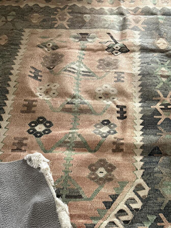 Püsküllü Kilim Desenli Halı 150x230 cm
