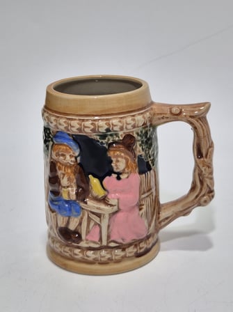 Vintage Tankart Kabartmalı İnsan ve Doğa Tasfirli Alman Seramik Bira Bardağı 11,8cm 003