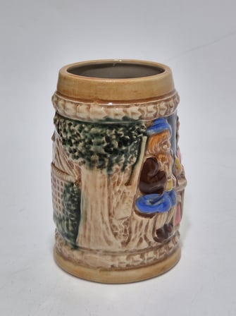 Vintage Tankart Kabartmalı İnsan ve Doğa Tasfirli Alman Seramik Bira Bardağı 11,8cm 003