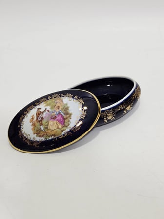 Veritable Limoges İnsan Figürlü Porselen Kapaklı Kutu