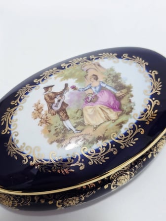 Veritable Limoges İnsan Figürlü Porselen Kapaklı Kutu