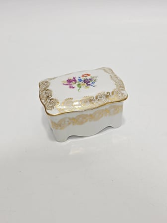 Limoges Çiçek Figürlü Mini Porselen Sandık