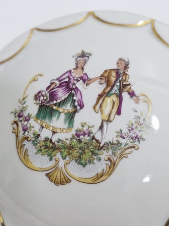 Limoges Aşık Çift Desenli Mini Porselen Kapaklı Kutu