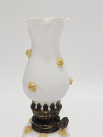 Çiçek Motifli Antika Opal Cam Gaz Lambası 035