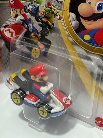 Hot Wheels GBG25 Mario Kart Mario Standard Kart