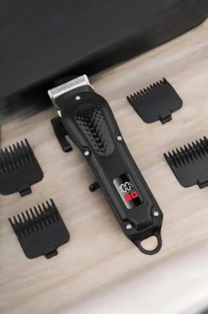 Suya Dayanıklı Tıraş Makinesi Keskin lı Dijital Göstergeli Şarjlı