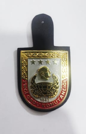 Özel Seri Teşhir Nişanı Kıyafet Süsü Resmi Aksesuar Single Sword Harici Metal Mont Brövesi