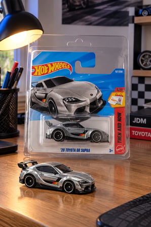 Hot Wheels '20 Toyota GR Supra Koruma Kabı Dahil Oyuncak Araba