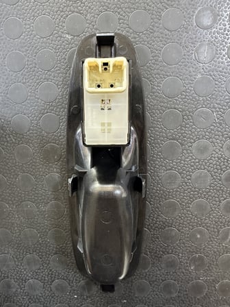Cam Düğmesi Hyundai Accent Ön Sağ 00-02 Milenyum /93580-25000