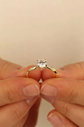 Sevgililer Günü Tektaş Altın Yüzük (IŞIKLI KUTU HEDİYELİ)