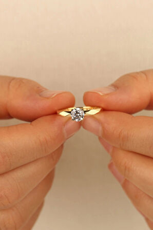 Sevgililer Günü Tektaş Altın Yüzük (IŞIKLI KUTU HEDİYELİ)