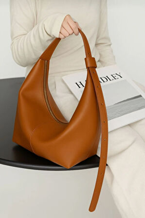 LÉONZA LÜKS OMUZ ÇANTASI