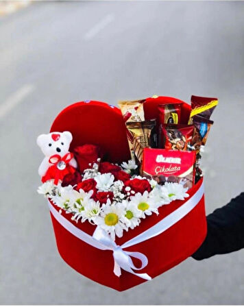 Kalpli papatyalı güllü çikolatalı ayılı kutu