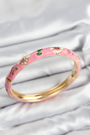 Mineli Pirinç Pembe Çiçek Motifli Gold Kadın Kelepçe 5886