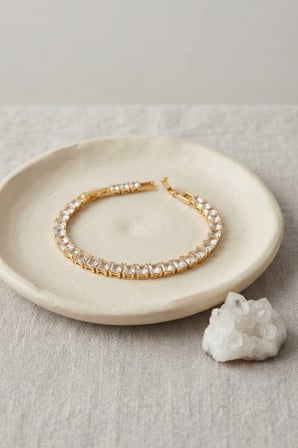 Pirinç Gold Renk Kare Zirkon Taşlı Su Yolu Kadın Bileklik 5886