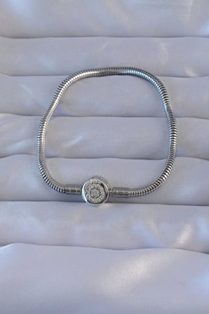 Pirinç Gümüş Renk Zirkon Taşlı Charm Bileklik 5886