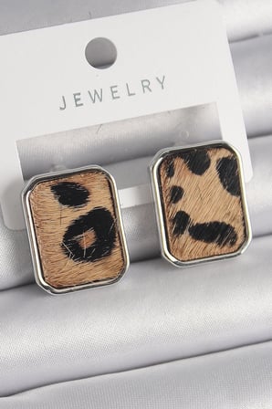 Pirinç Gümüş Renk Leopar Desenli Kare Model Kadın Küpe 5886