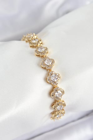 Pirinç Zirkon Taşlı Yonca Baget Model Gold Renk VIP Seri Kadın Bileklik 5886