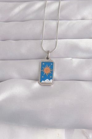 316L Çelik Gümüş Renk Mavi Mineli Güneş Model Tarot Kolye 5886