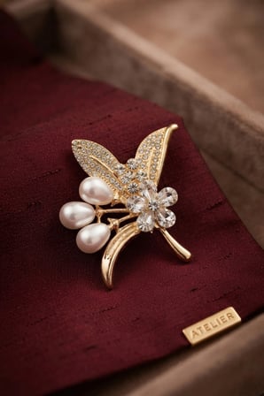 Gold Renk İncili Zirkon Taşlı Yaprak Model Broş 5886