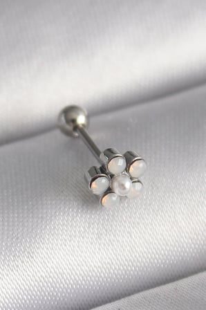 316L Çelik Gümüş Renk Zirkon Taşlı Çiçek Model Tragus Piercing 5886