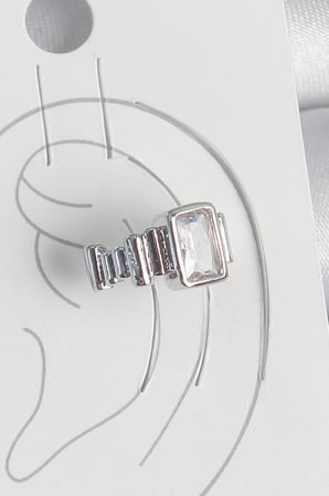 Pirinç Gümüş Renk Kare Zirkon Taşlı Kadın Kıkırdak Model Küpe 5886
