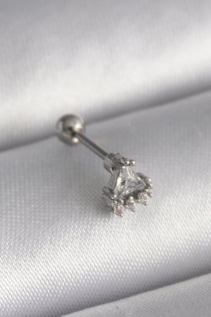 316L Çelik Gümüş Renk Üçgen Zirkon Taşlı Tragus Piercing 5886