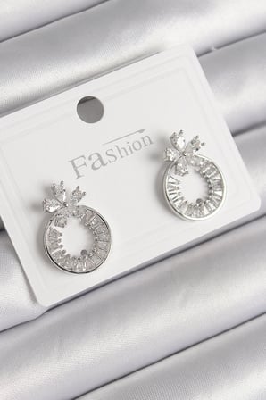 Pirinç Gümüş Renk Zirkon Taşlı Halka Model Çiçek Figür Kadın Küpe 5886